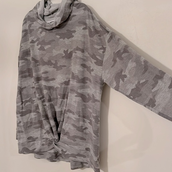 NWOT The Sweatshirt Project Camo Twist Front Sweatshirt - Picture 3 of 5